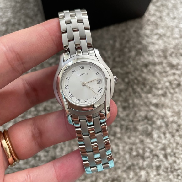 Gucci watch women’s. - Picture 8 of 11